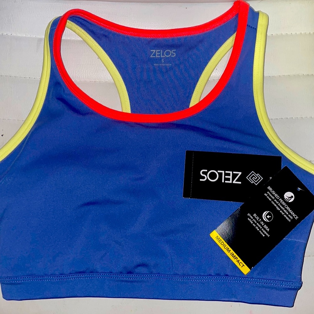 Zelos sports wear brand new never been worn originally 35$ selling it for 10